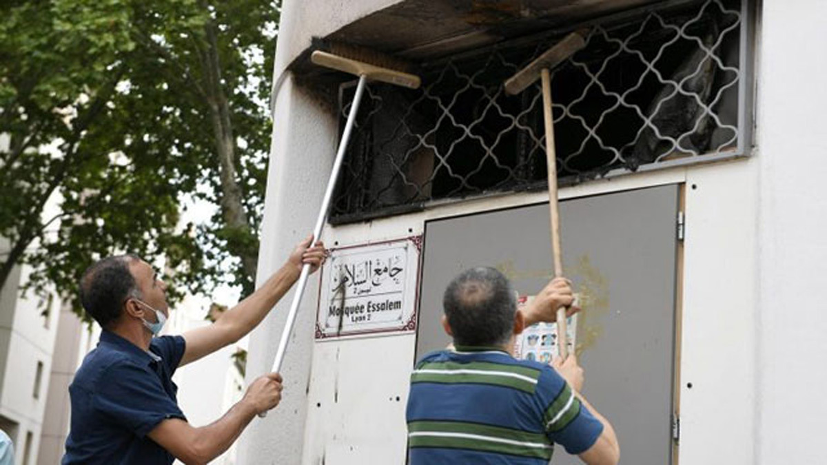 إحراق مسجدين خلال أسبوع يثير قلق المسلمين في فرنسا