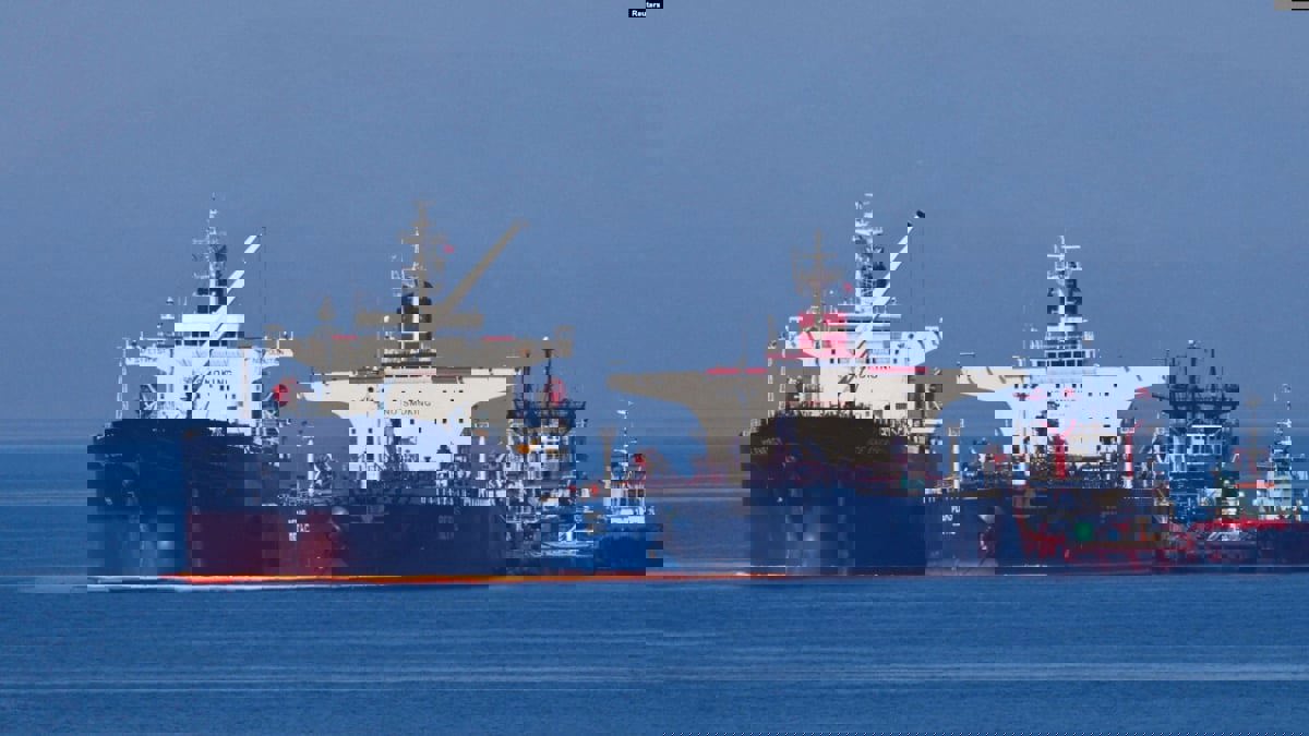 بعد احتجازهما 100 يوم.. إيران تفرج عن ناقلتي نفط يونانيتين