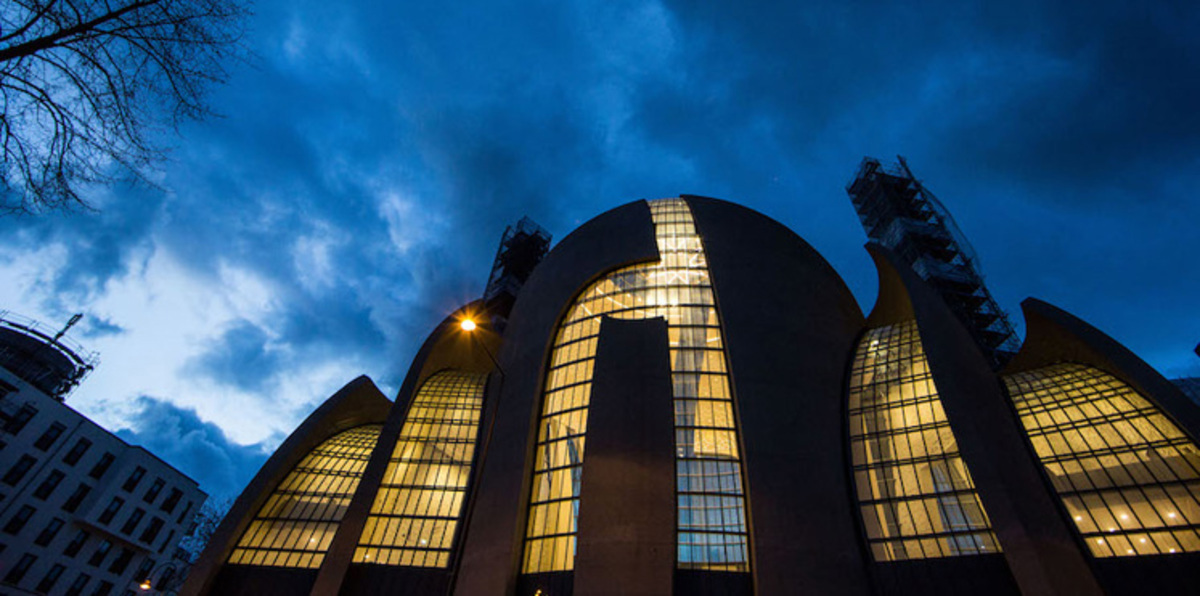 كيف يستخدم أردوغان شبكة دولية من الأئمة ورجال الدين لضمان "الولاء"؟