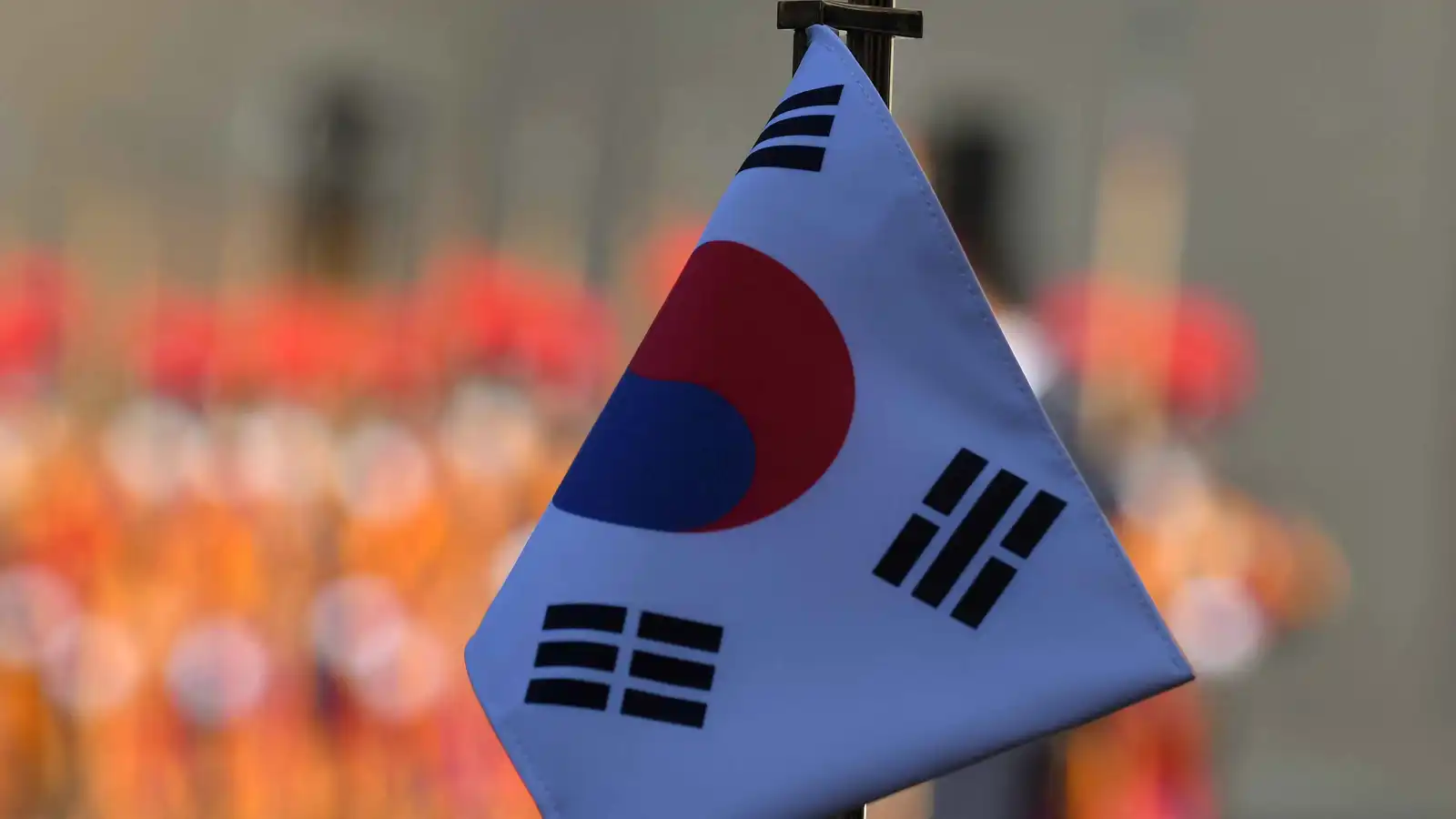 "غادروا بسرعة".. كوريا الجنوبية تصدر تحذيرا عاجلا لرعاياها في إيران