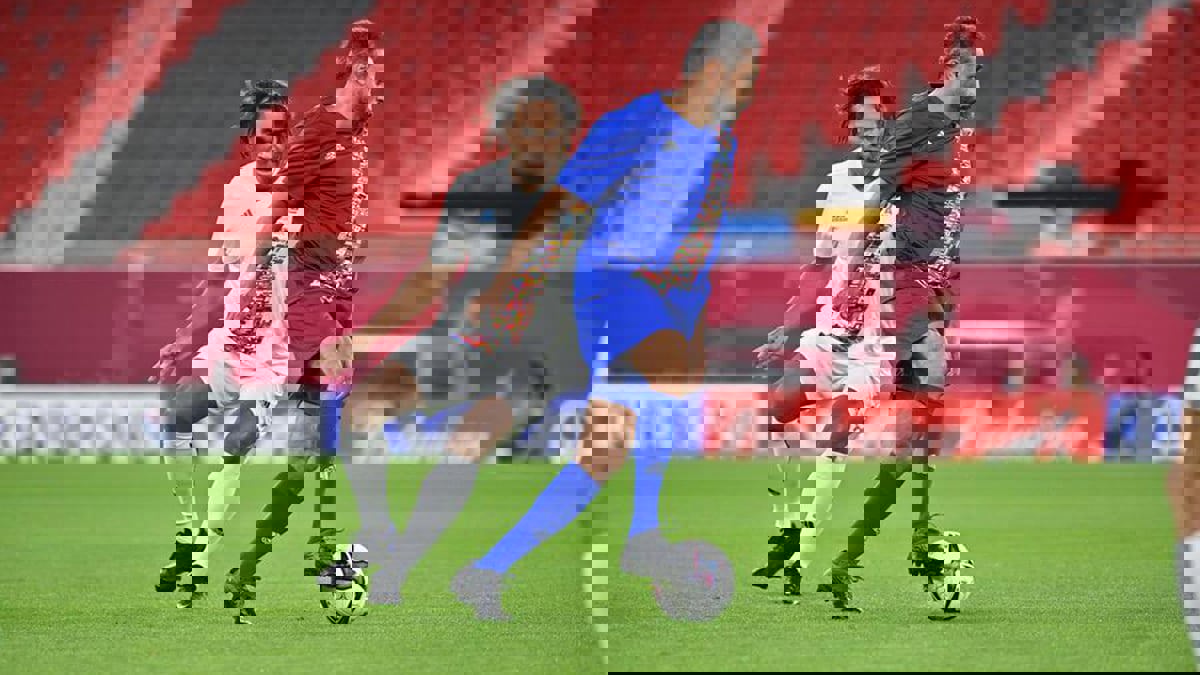 أساطير العرب يهزمون أساطير العالم بقيادة الإسرائيلي أفرام غرانت في قطر (فيديو)