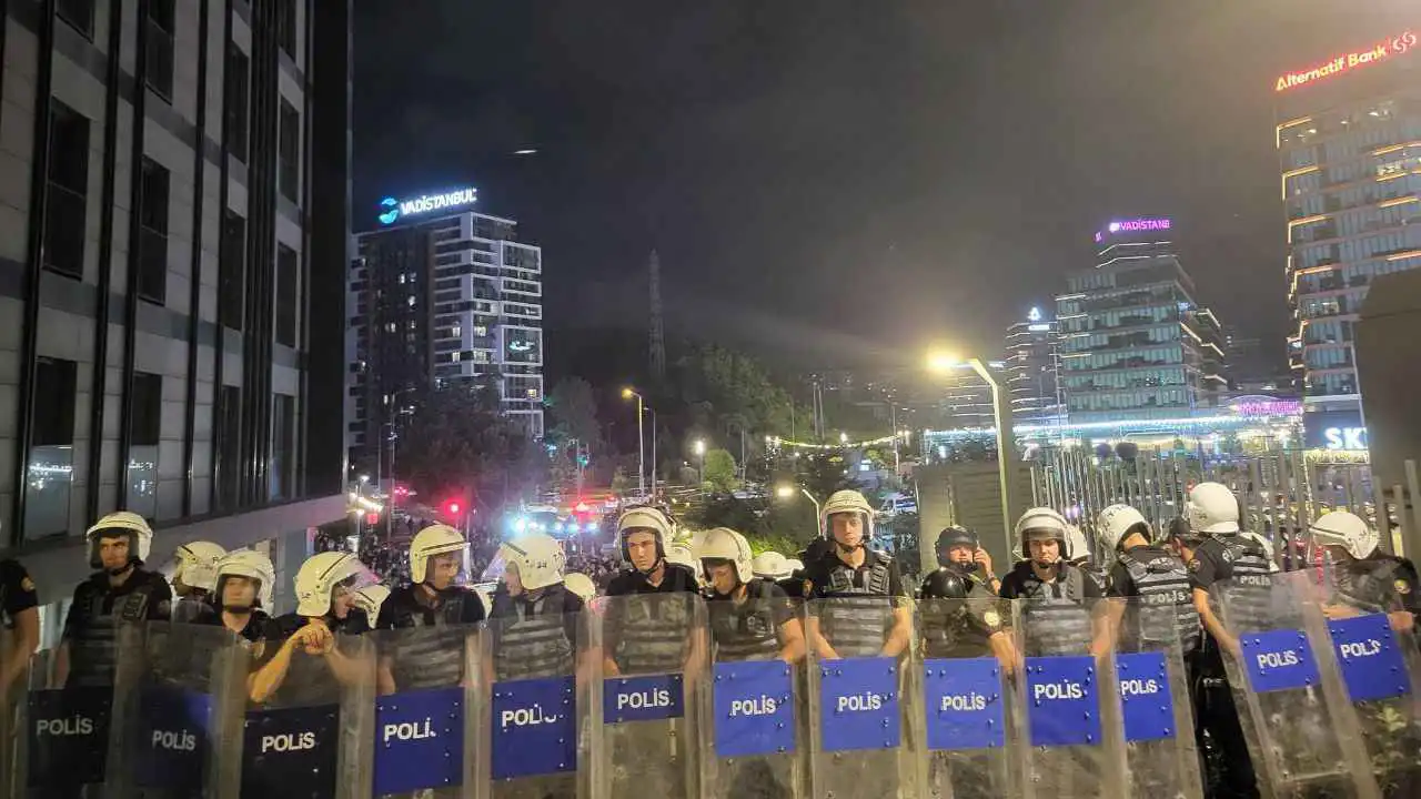مظاهرات حاشدة للمعارضة التركية ضد النظام في إسطنبول (فيديو)