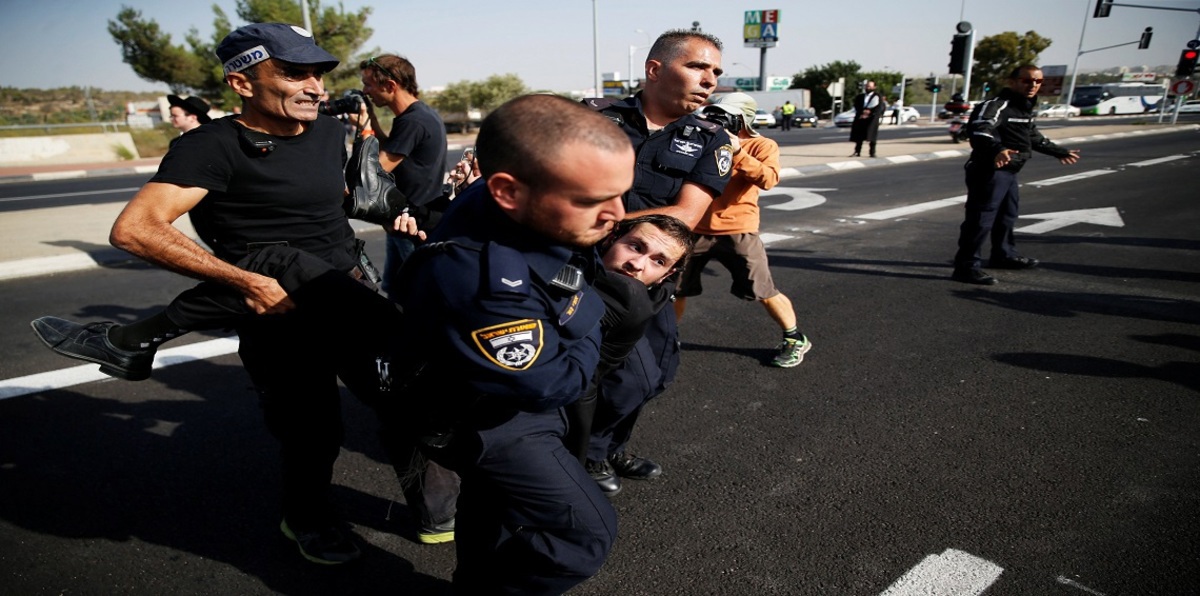 إسرائيل تعتدي على مسيرة سلمية برام الله وتشنّ حملة اعتقالات بالقدس بعد جمعة الغضب