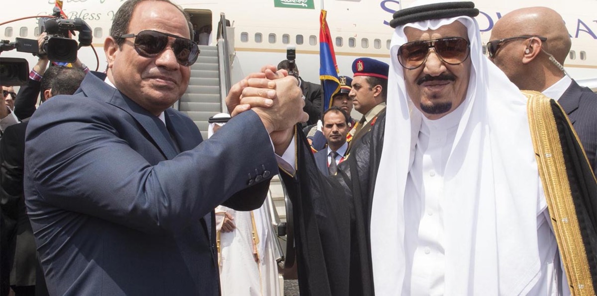 بعيدًا عن السجالات المصرية.. السعوديون يحتفلون بعودة "تيران" و"صنافير"