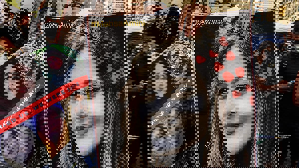 "ساخاروف" تكرم مهسا أميني والحركة النسائية في إيران