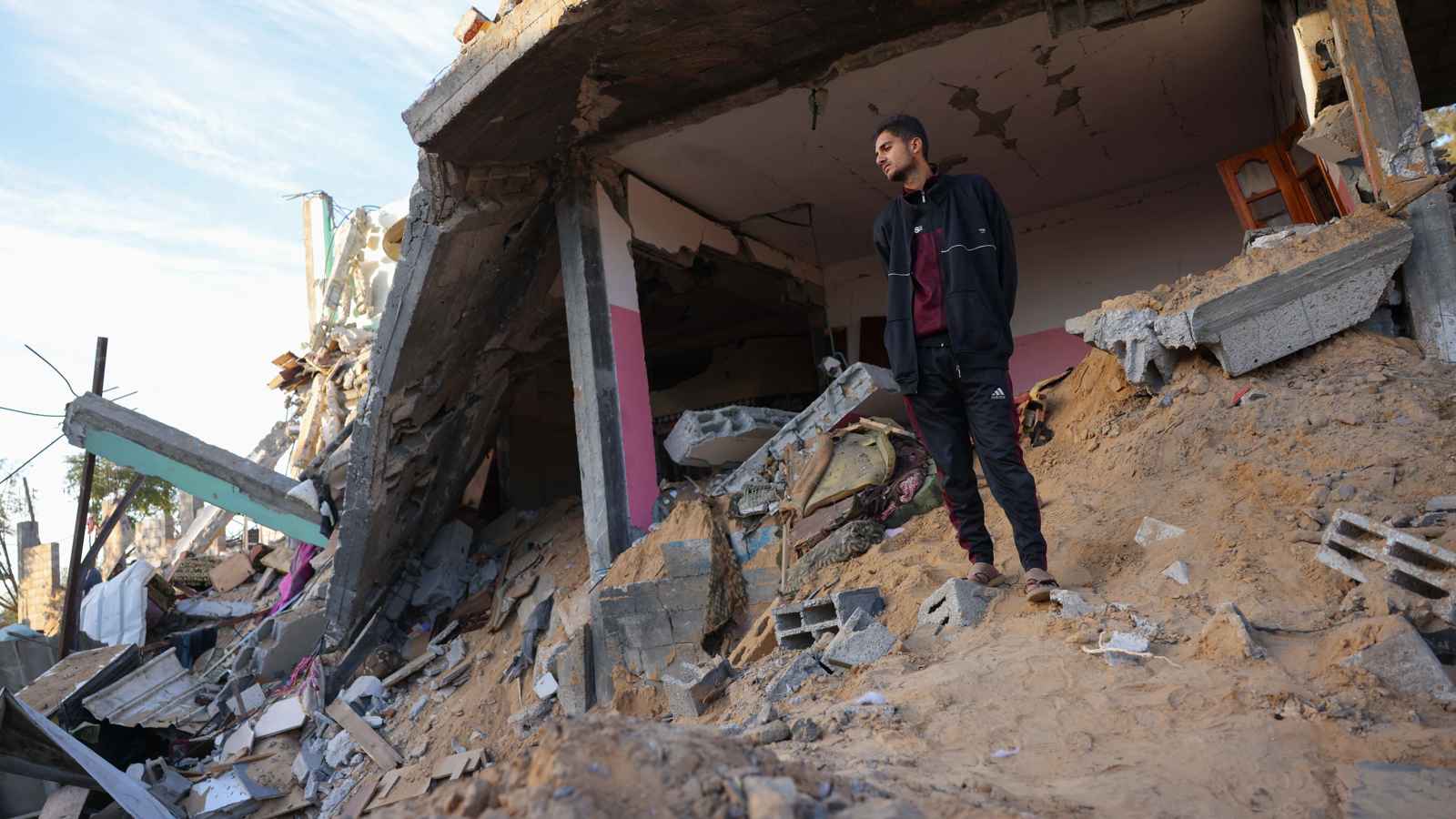 باحث إسرائيلي يفند مزاعم نتنياهو وغالانت: حرب غزة لن تتوقف قريبًا