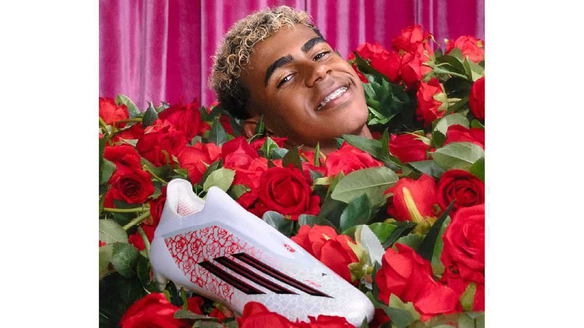 القديس جوردي.. ما سر الورود المنقوشة على حذاء لامين يامال؟ (صور) 