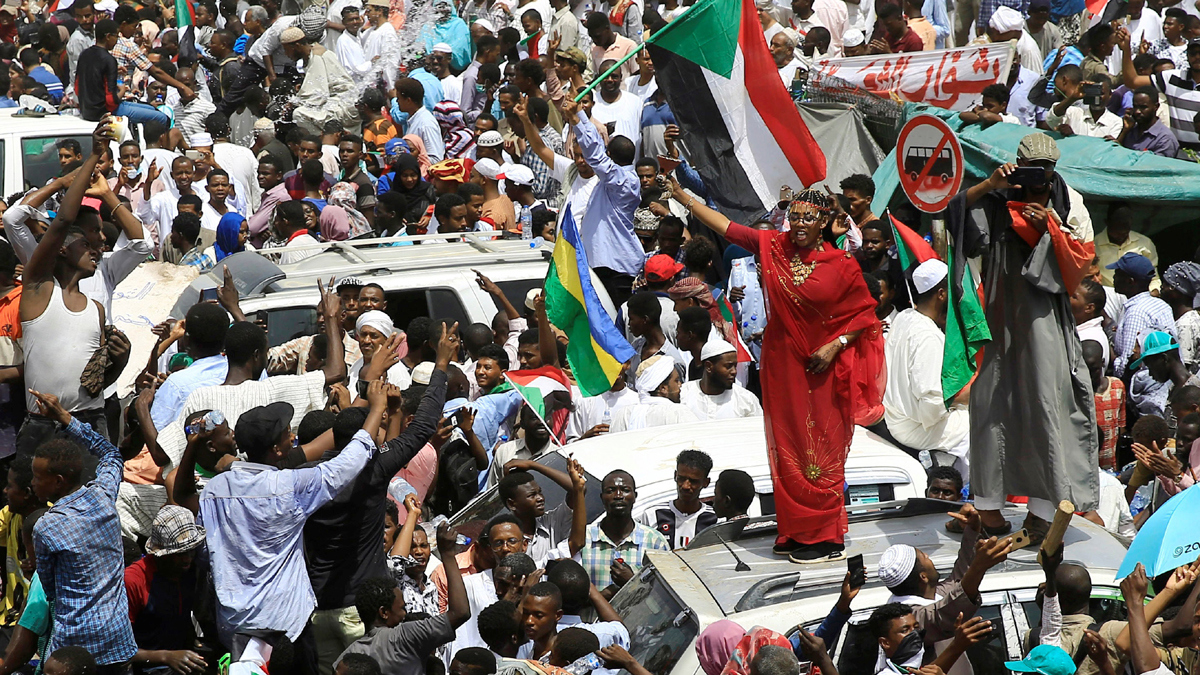 مسؤول أمريكي: واشنطن مستعدة لاتباع مسار جديد نحو رفع اسم السودان من قائمة الإرهاب