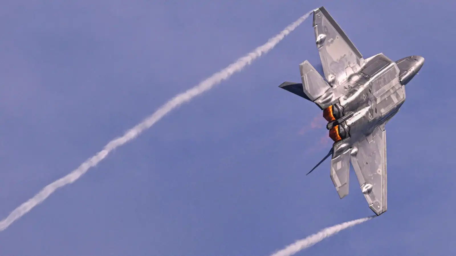 هيئة البث: هبوط 12 مقاتلة أمريكية "الأكثر تطوراً" في جنوب إسرائيل