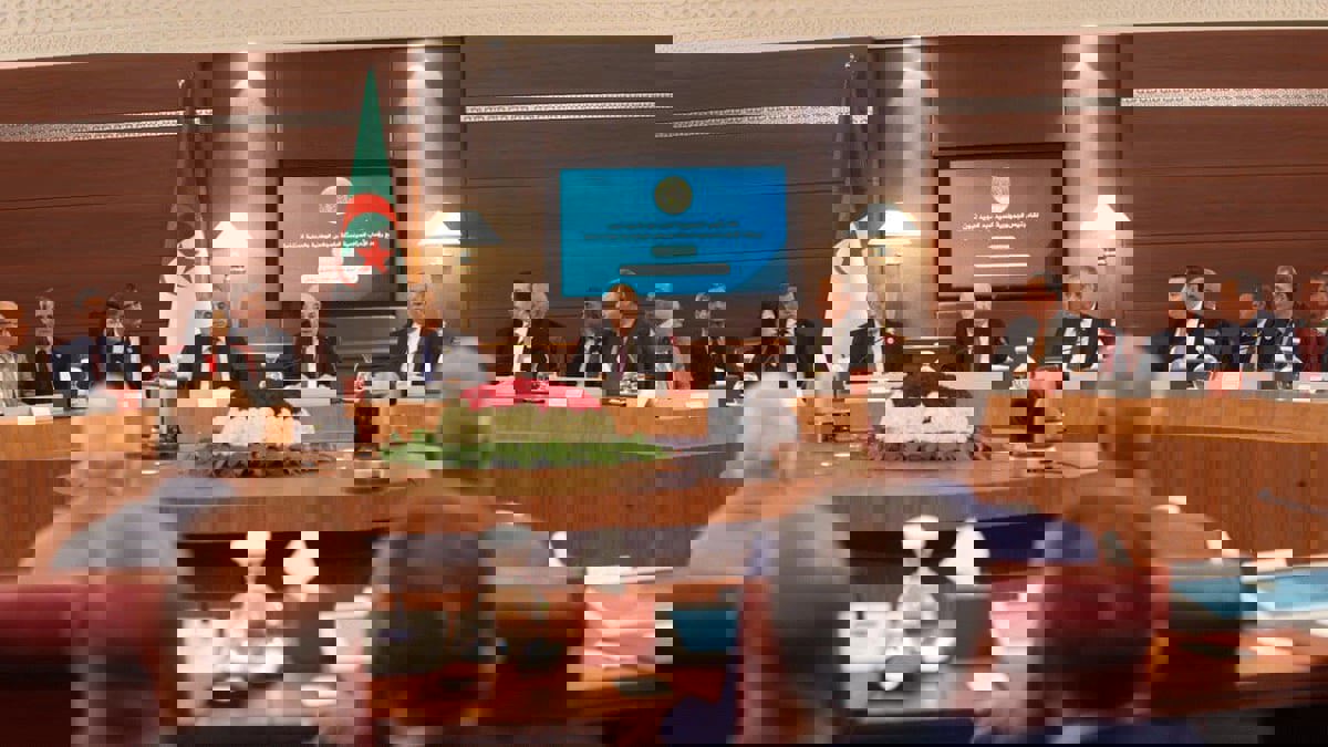 وسط غياب مرشحين معارضين.. تبون يلتقي قادة 14 حزبًا جزائريًا