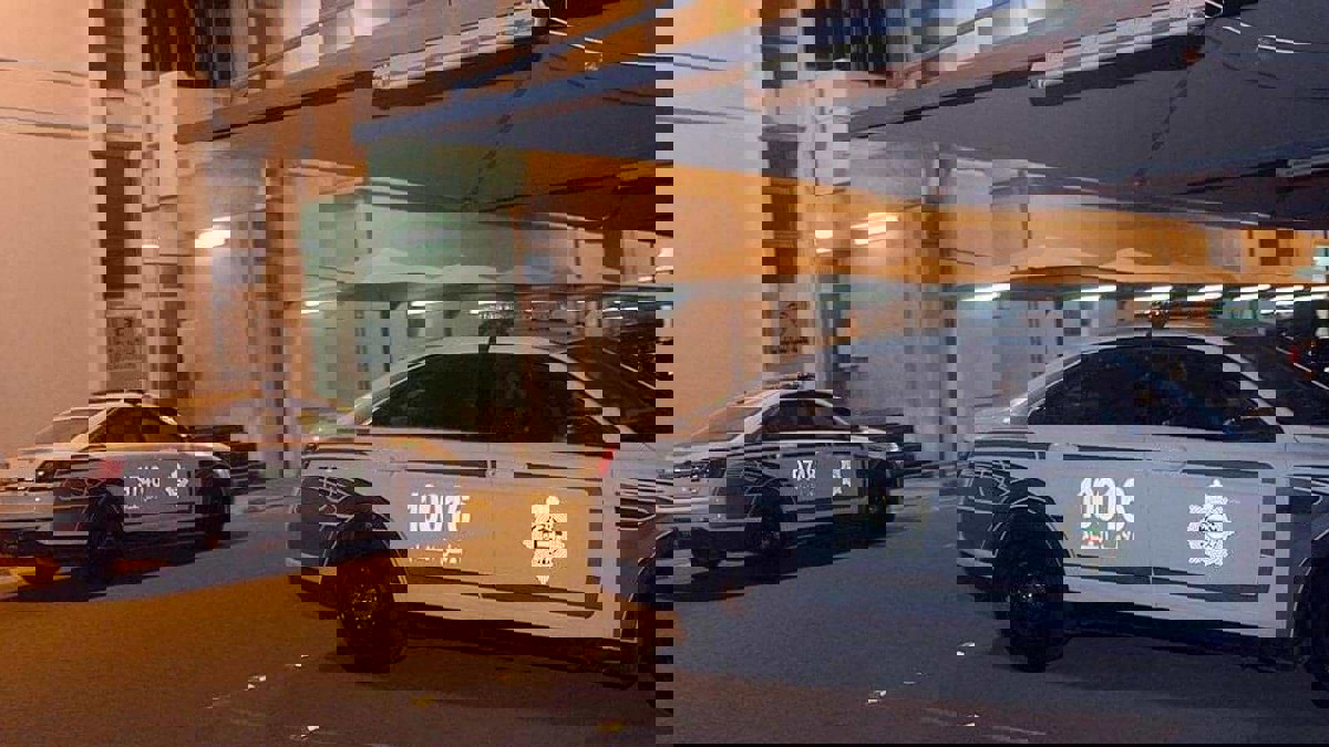 بالفيديو.. مضاربة حامية في مجمع تجاري بالكويت