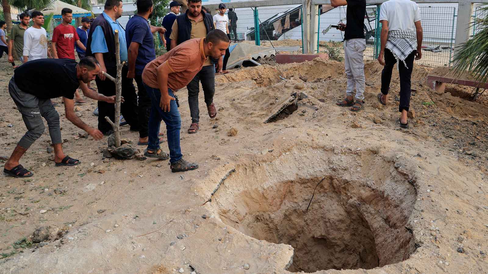 لمنع "إنقاذ السنوار".. غارات إسرائيلية تستهدف محيط مستشفى غزة الأوروبي (فيديو)