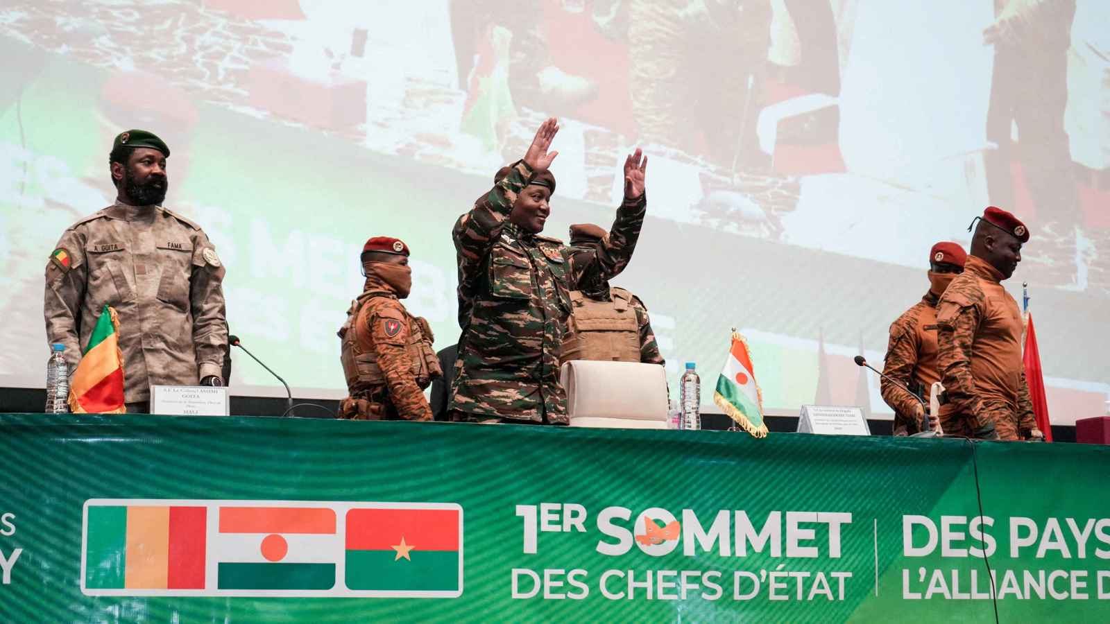 الساحل الأفريقي.. قبضة الانقلابيين تخنق الأحزاب السياسية