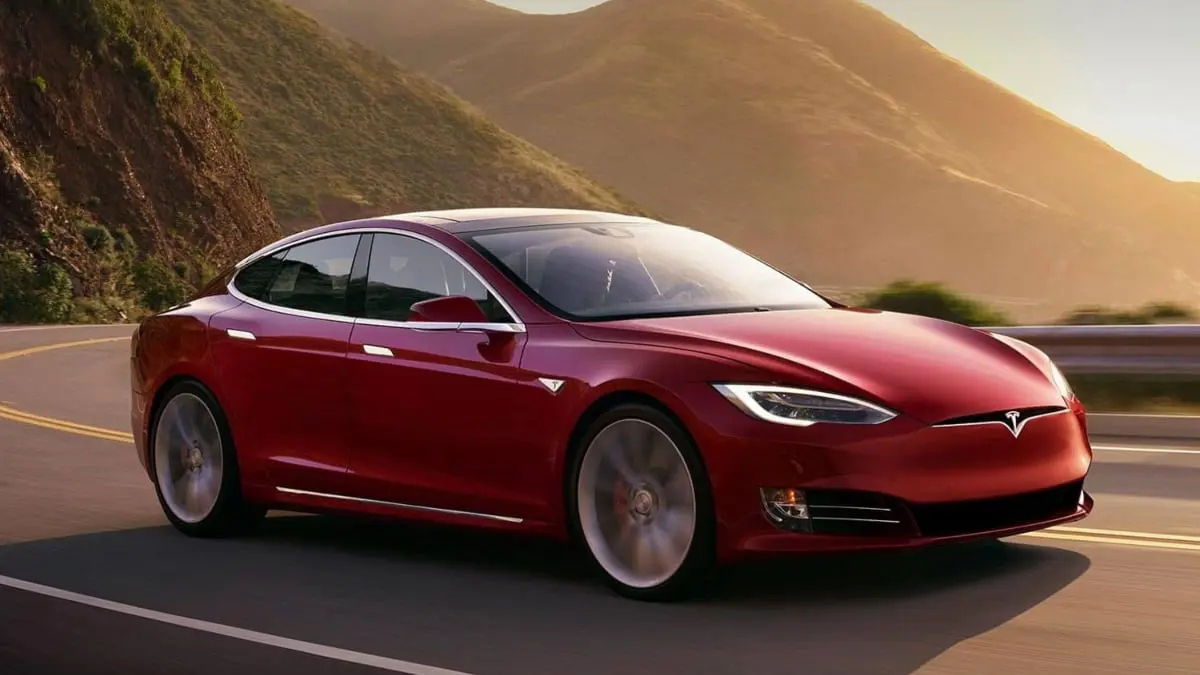 "تسلا" تحقق أرقامًا قياسية في مبيعات السيارات الكهربائية
