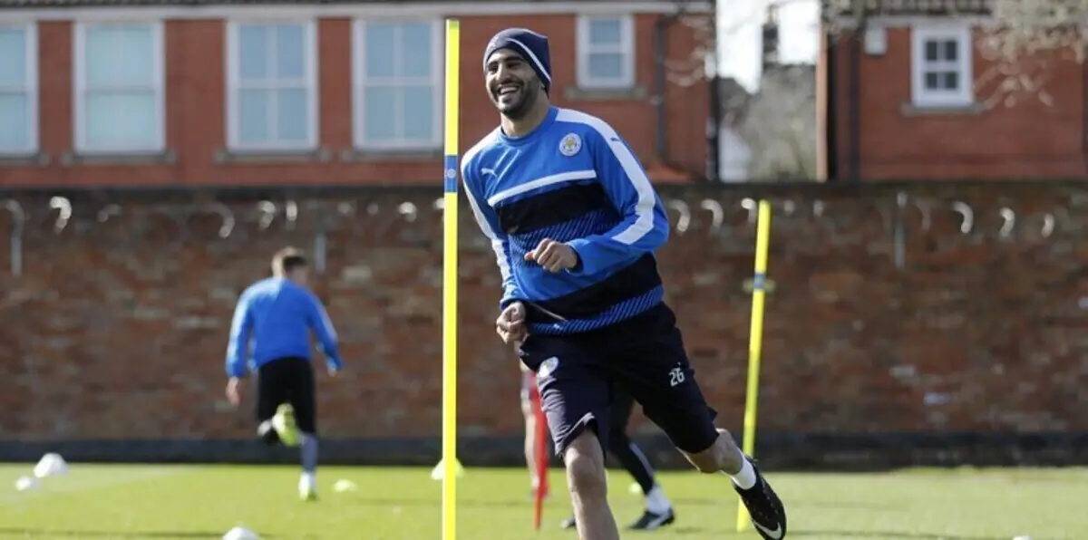 رياض محرز لازال هدفًا لكبار أوروبا.. ما الأندية التي ترغب بضمه؟