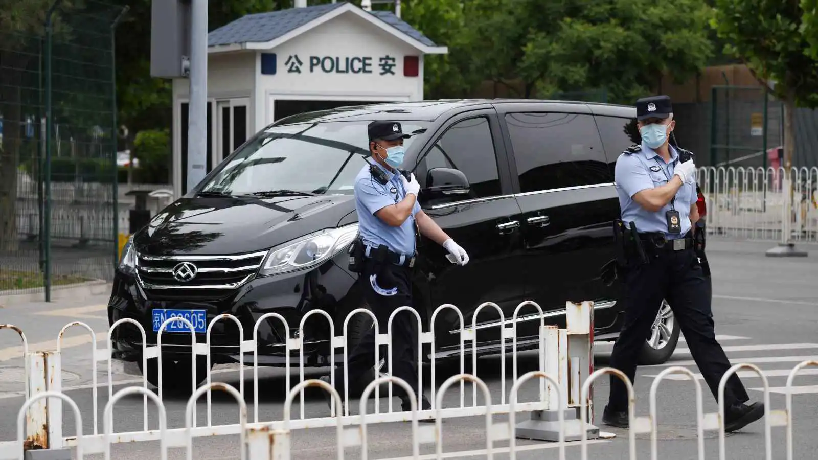 الصين تطرد اثنين من كبار المسؤولين من الحزب الشيوعي
