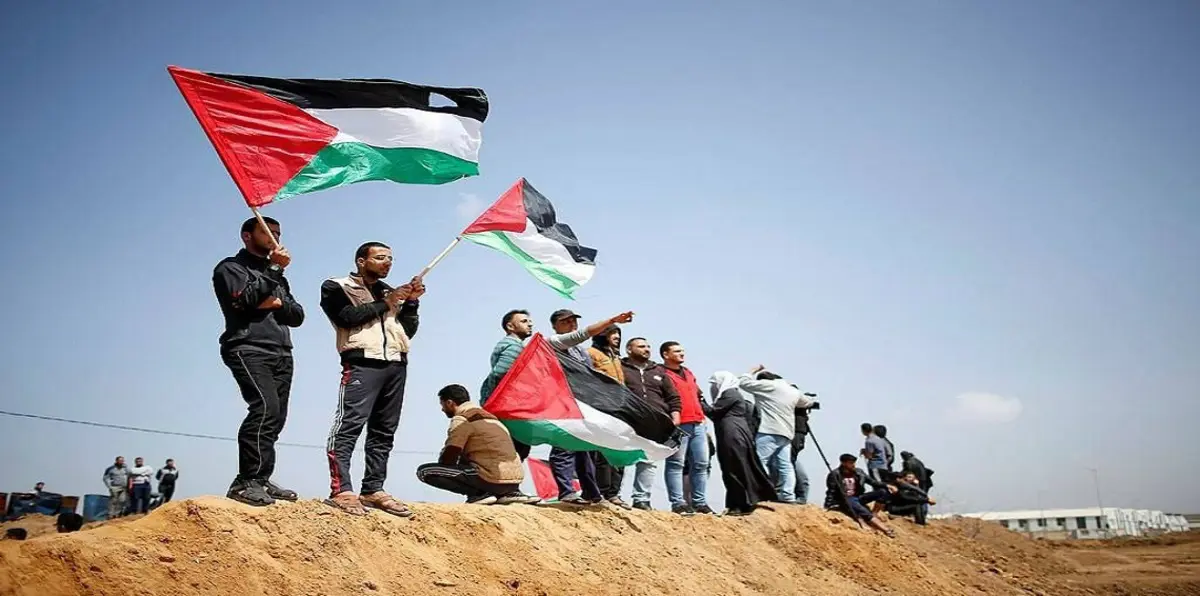 بالصور والفيديو.. جموع غفيرة من أهالي غزة تتوافد نحو الحدود ضمن "مسيرة العودة الكبرى"