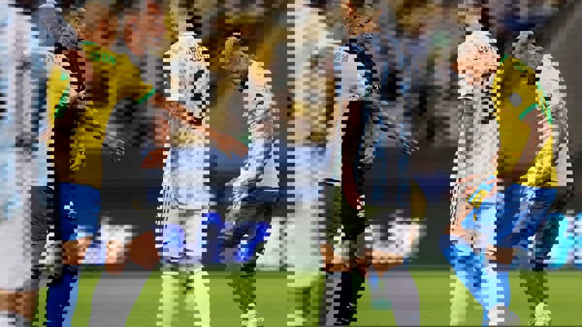 تمزيق "شورت" نيمار في نهائي كوبا أمريكا (صور)