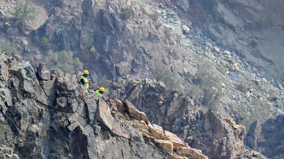 حادث مروع بالطائف.. 3 وفيات إثر سقوط سيارة من مطل جبلي