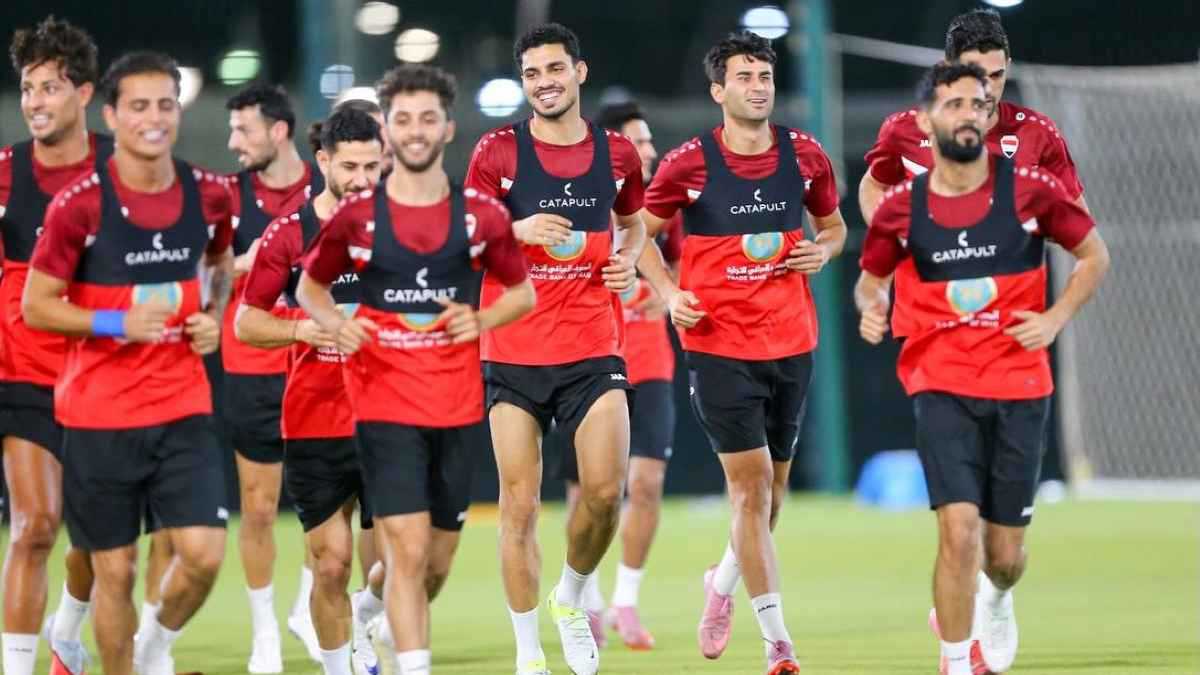 رد فعل مثير من مدافع العراق بعد سؤال عن المنتخب السعودي (فيديو)