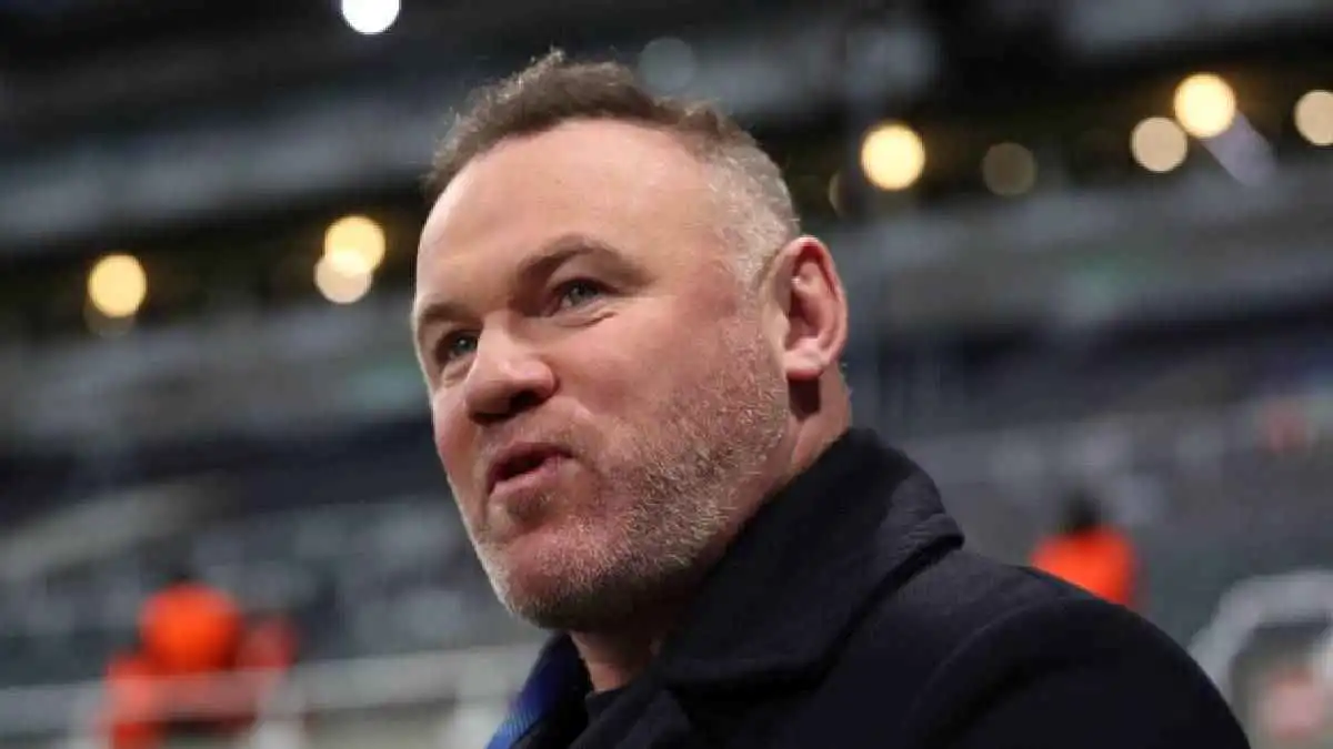 بعد سخريته من كأس العالم 2010.. وزير جنوب إفريقي يصعق روني (فيديو)