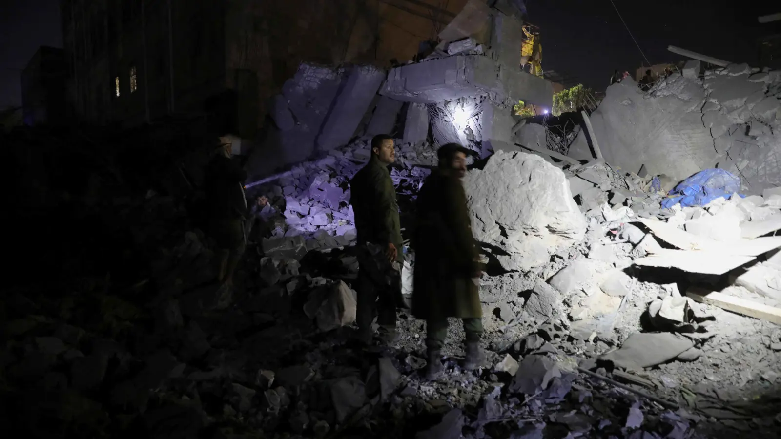 وسط تعتيم إعلامي.. خسائر "موجعة" بصفوف قيادات الحوثيين