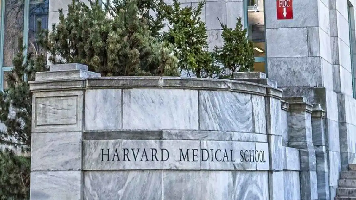 انفجار في جامعة هارفارد والسلطات الأمريكية تلاحق مقنعين (صور)