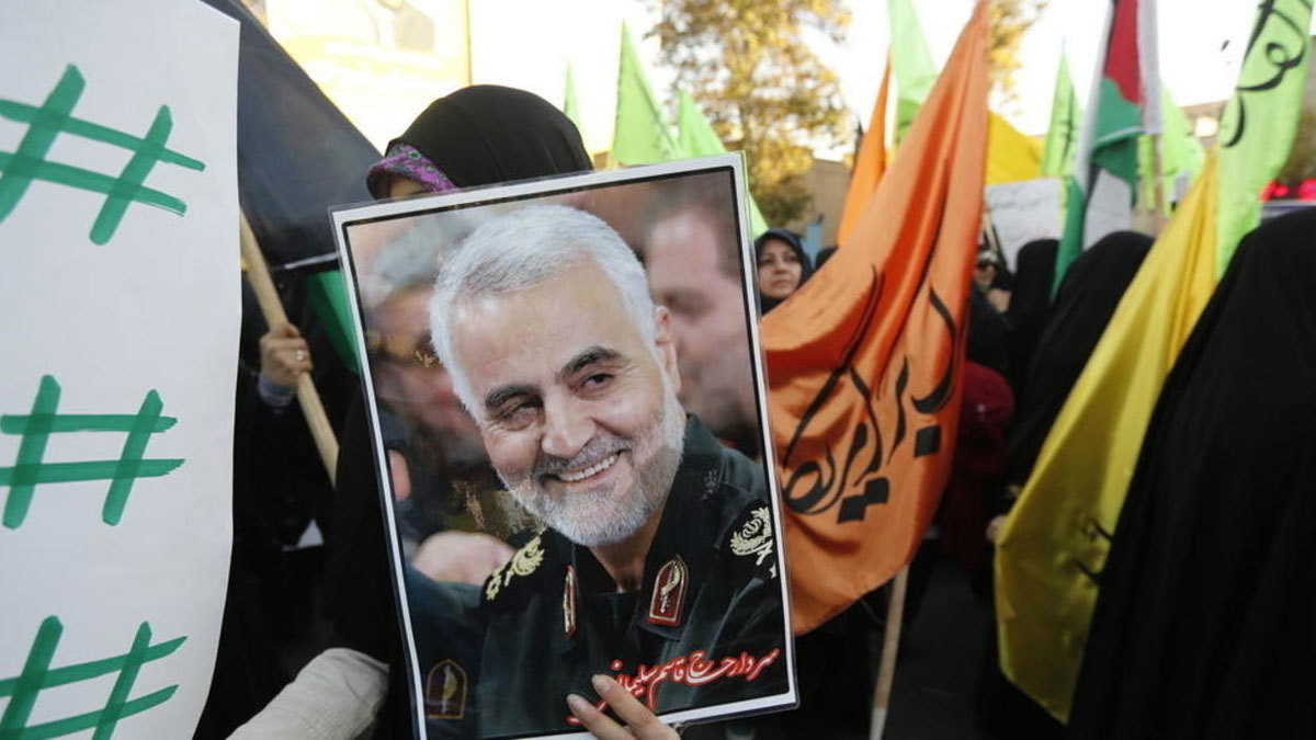 عشرات آلاف المتظاهرين في طهران احتجاجا على قتل سليماني (فيديو)