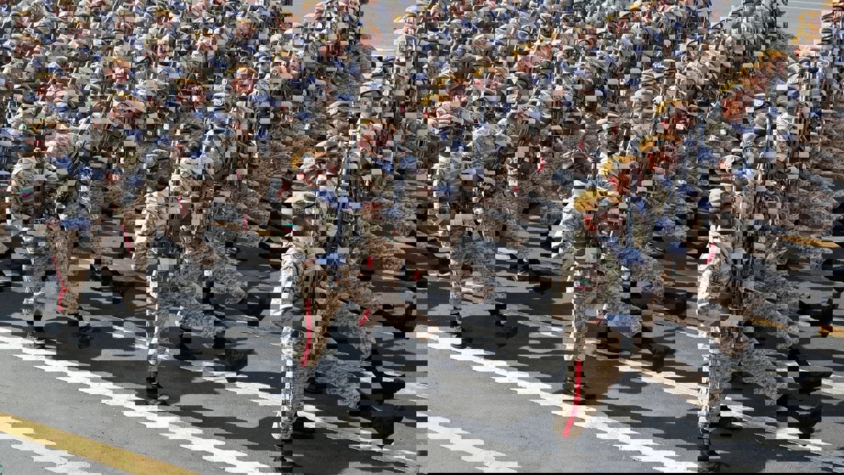 المؤسسة العسكرية تحذر مرشحي رئاسة إيران: الخدمة الإلزامية خط أحمر