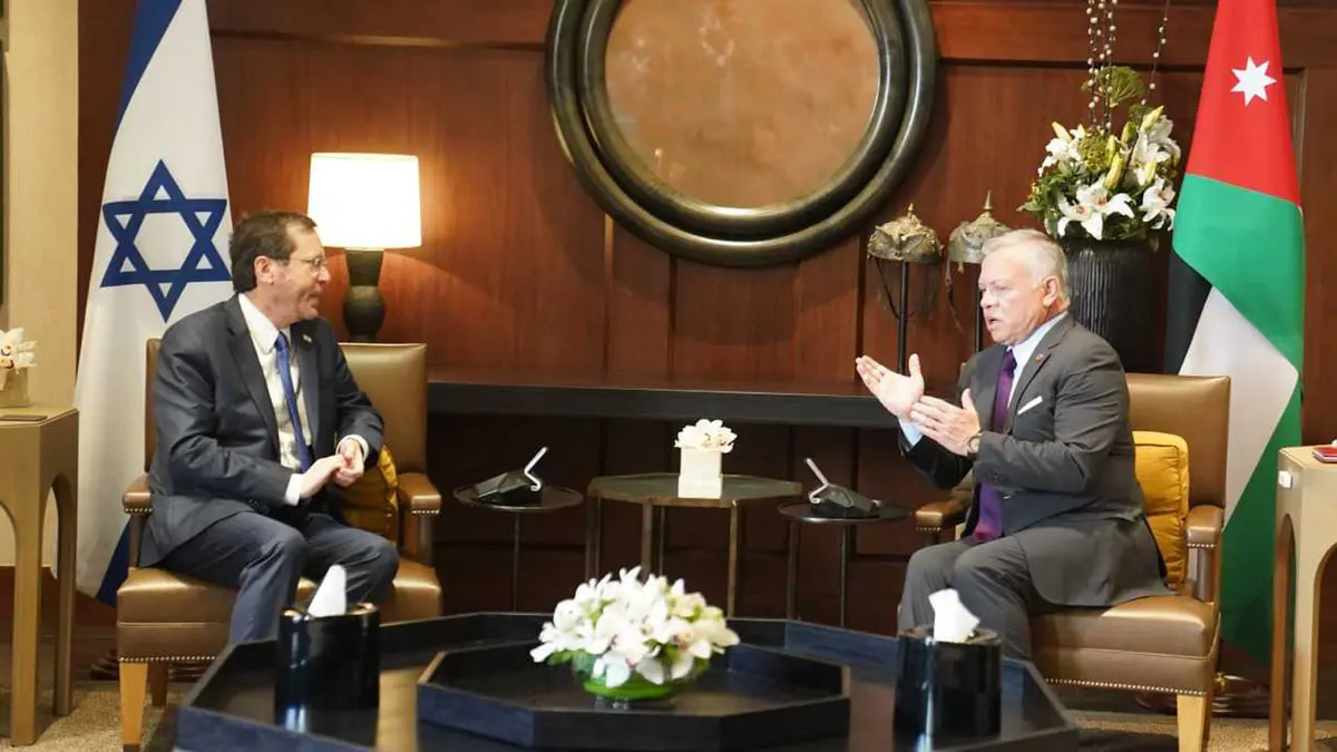 قناة عبرية: ملك الأردن اقترح على هيرتسوغ إنشاء مخزون غذائي مشترك