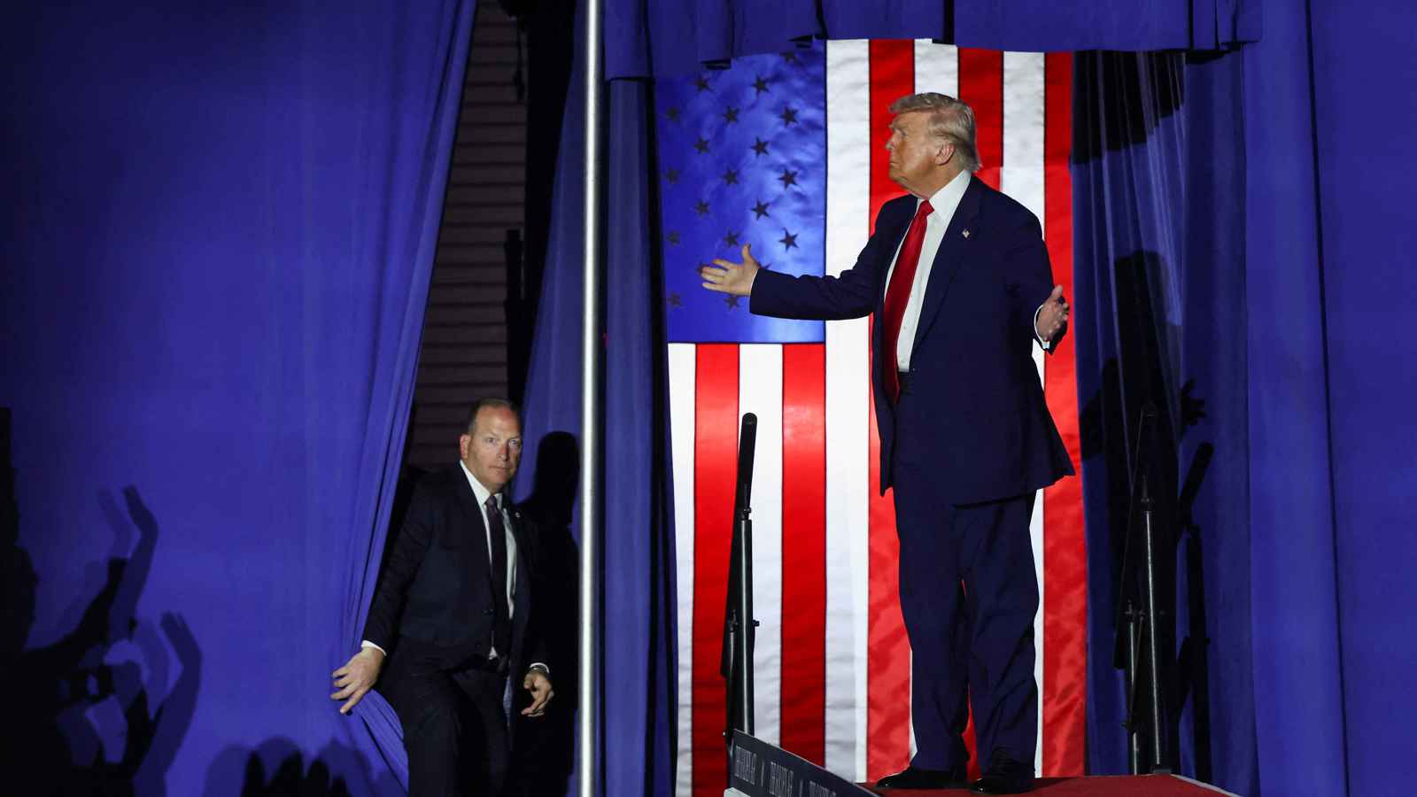 "لا يقوم بعمل جيد".. ترامب يهاجم رئيس البنك المركزي الأمريكي