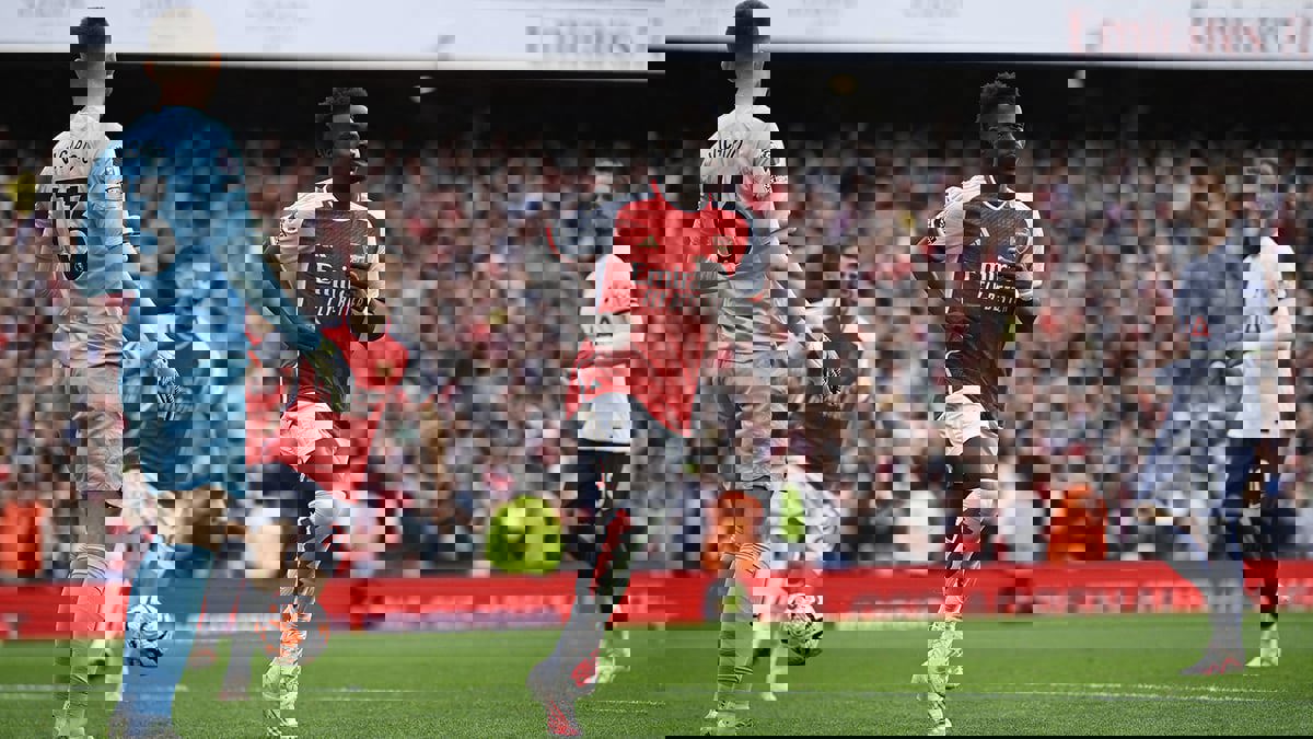 أرتيتا يثير قلق جماهير آرسنال بسبب ساكا 