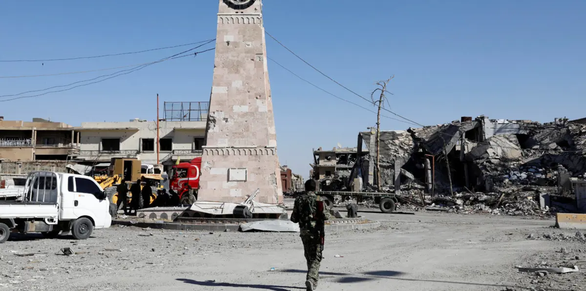 موسكو تدعو 33 حزبًا للمشاركة بمؤتمر يضع دستورًا جديدًا لسوريا وتحذّر المتغيبين