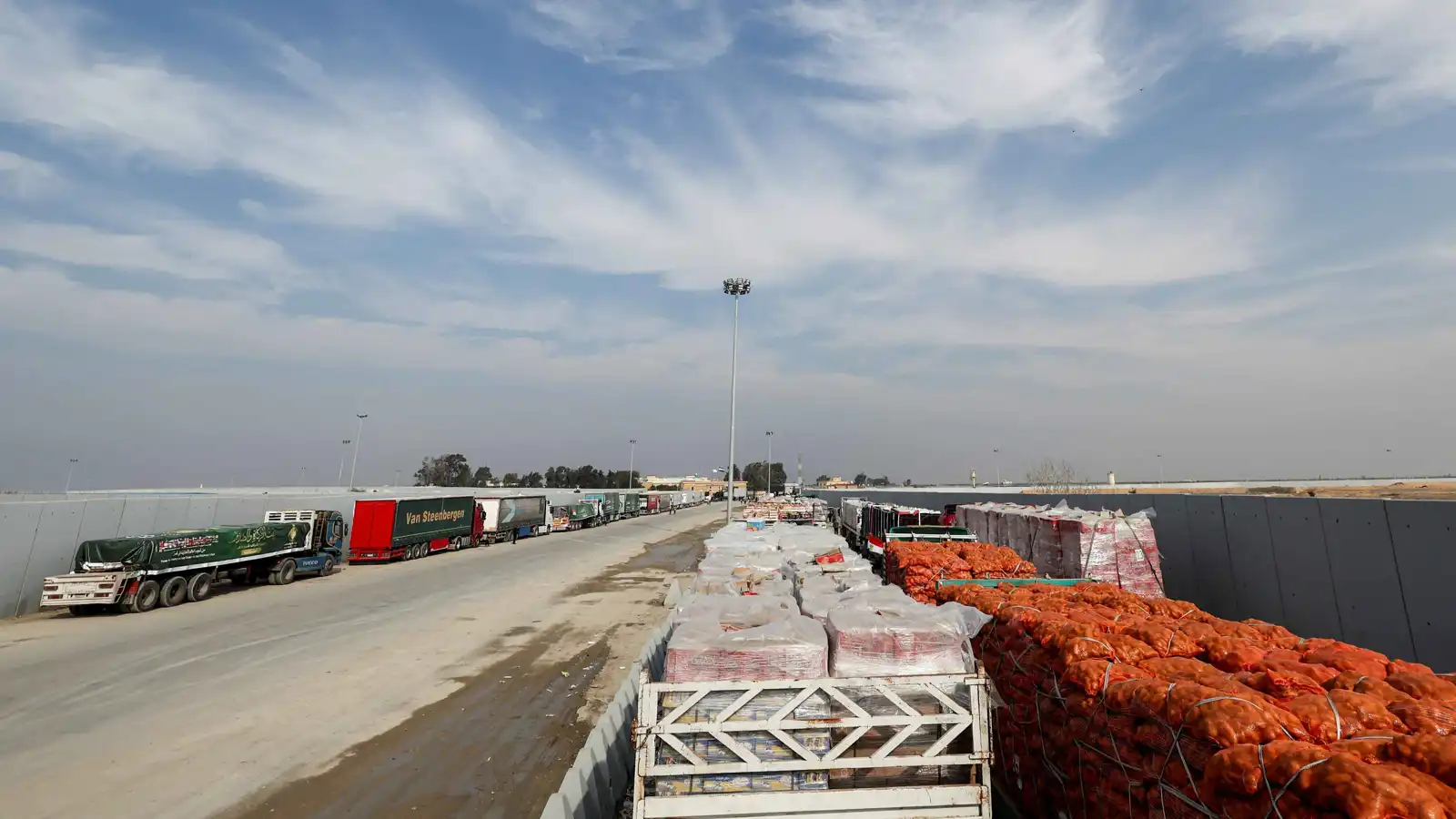 "هآرتس": إسرائيل تمنع أعضاء لجنة التكنوقراط من دخول غزة