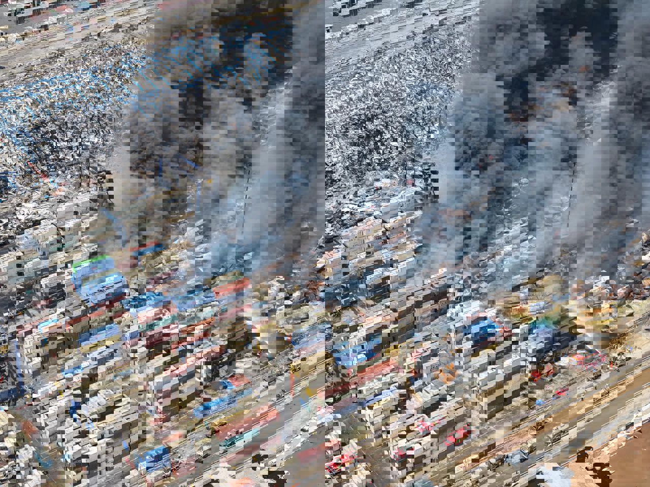 لليوم الثالث.. إيران تسابق الزمن للسيطرة على حريق "رجائي"