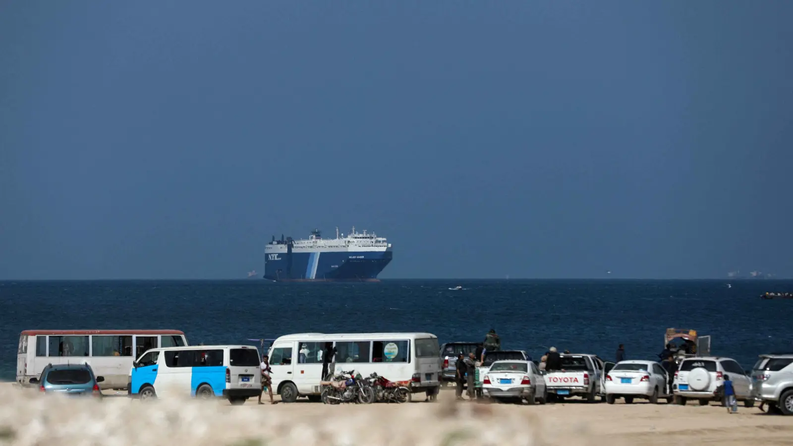 الأول منذ أشهر.. سفينة تتعرض لهجوم مسلح قبالة سواحل عدن اليمنية