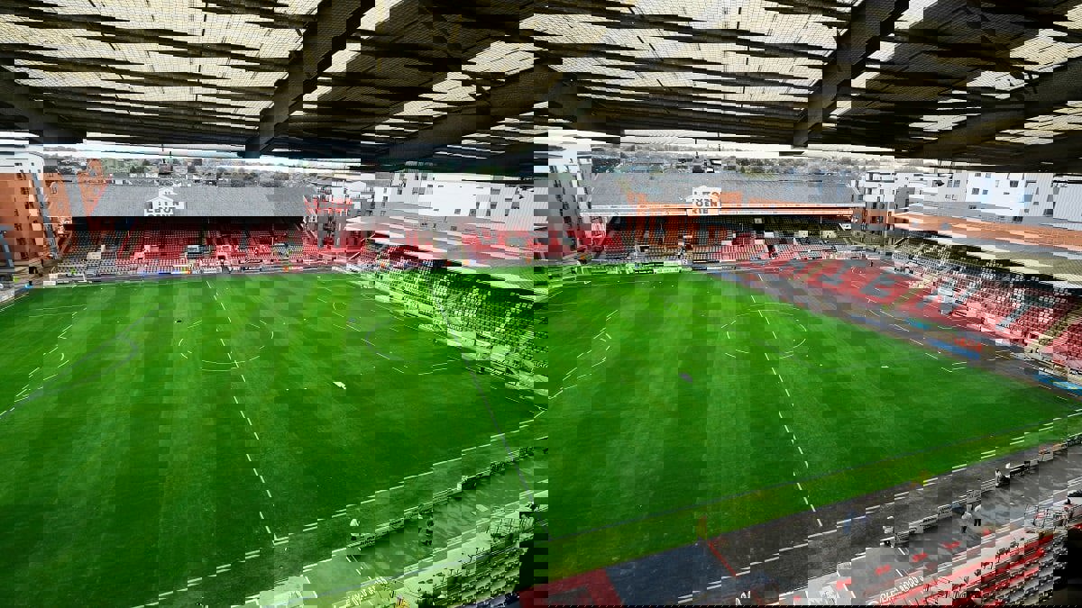 تأجيل مباراة في إنجلترا بسبب إصابة بفيروس كورونا