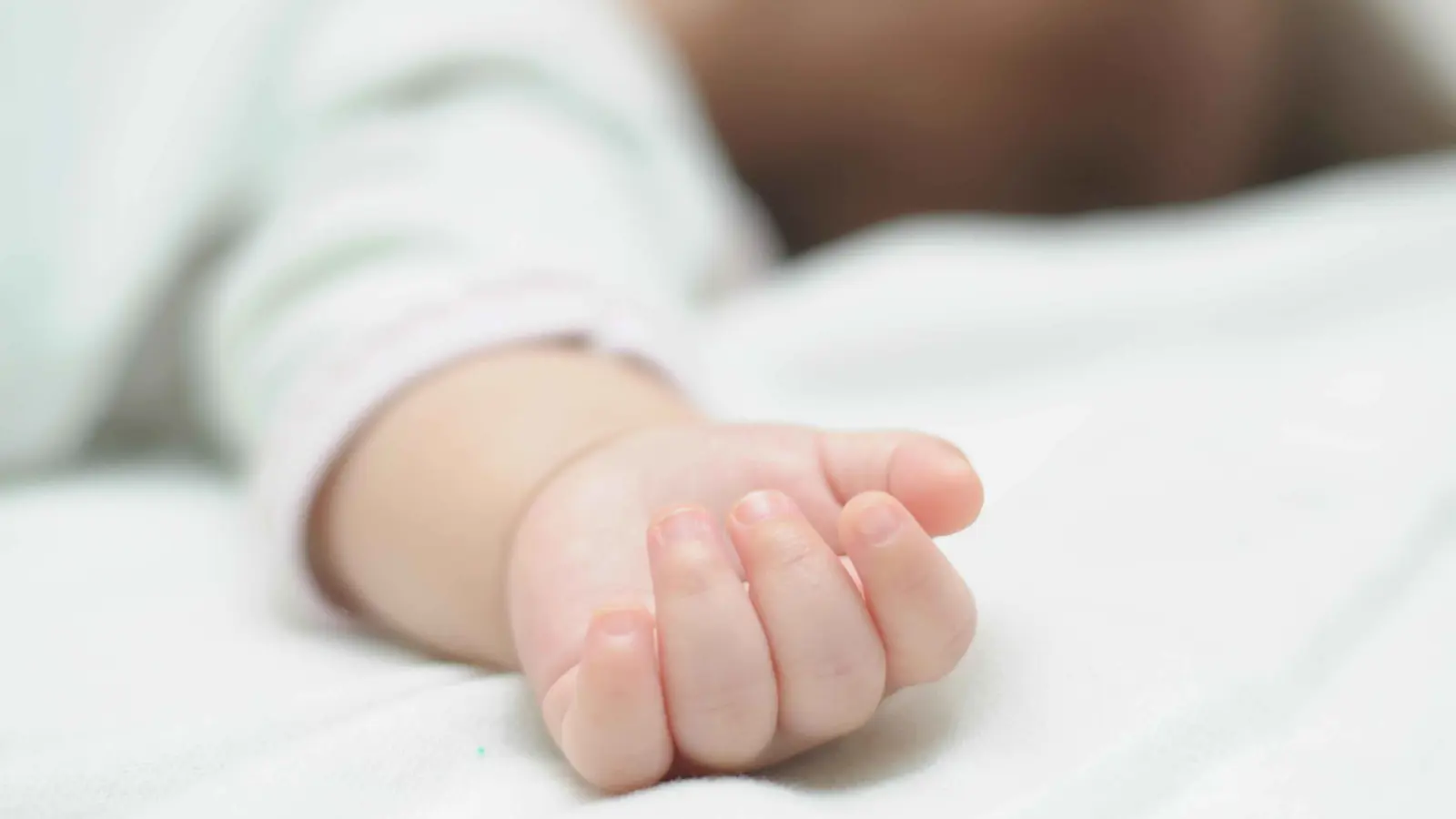 تحت تأثير المخدرات.. أم تقتل رضيعها طعناً في أستراليا