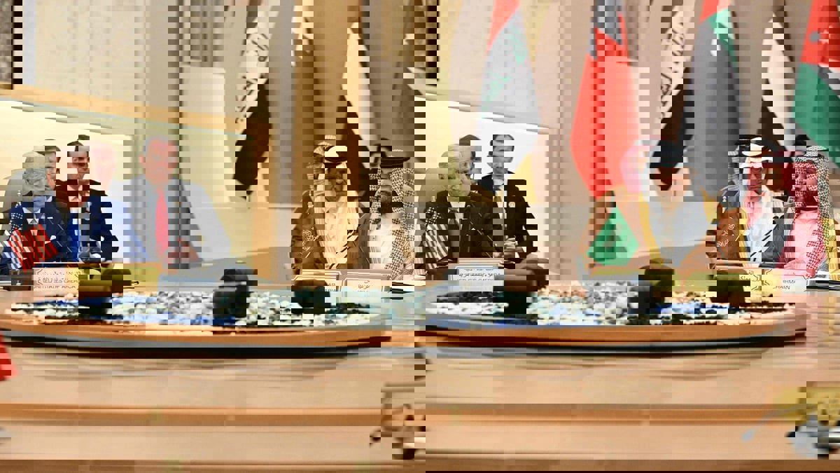 ضاحي خلفان يعلق على افتتاح قمة جدة بالقرآن الكريم