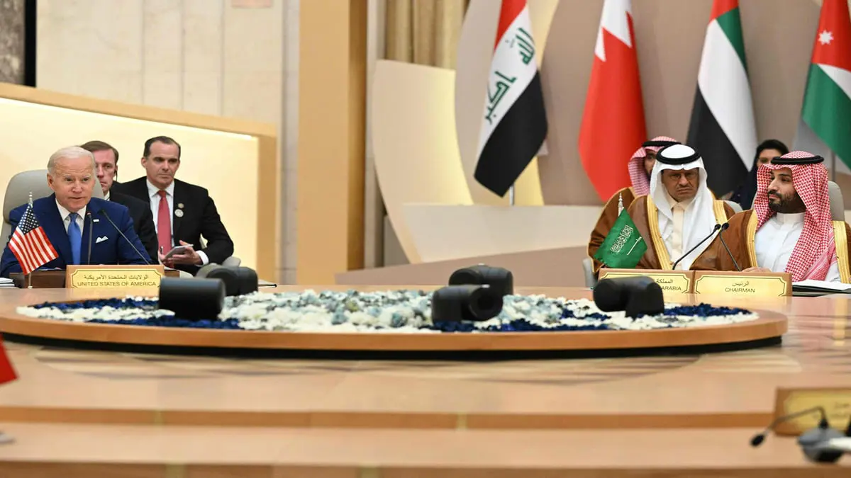 ضاحي خلفان يعلق على افتتاح قمة جدة بالقرآن الكريم