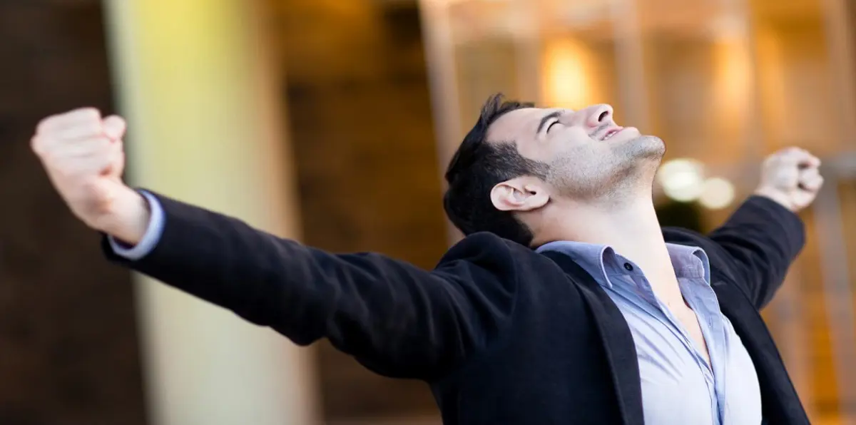 خبراء يكشفون حيلة بسيطة لتعزيز الثقة بالنفس