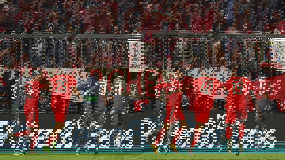 جماهير بايرن ميونخ تنتقد "يويفا" بسبب وفاة الملكة إليزابيث