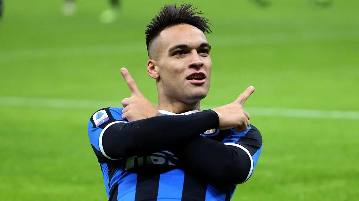 مالك إنتر ميلان يضع شرطا واحدا للموافقة على رحيل لاوتارو مارتينيز إلى برشلونة