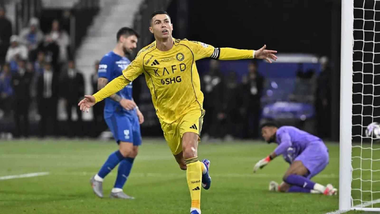 يرغب في الرحيل.. كم يبلغ الشرط الجزائي في عقد كريستيانو رونالدو مع النصر؟ 