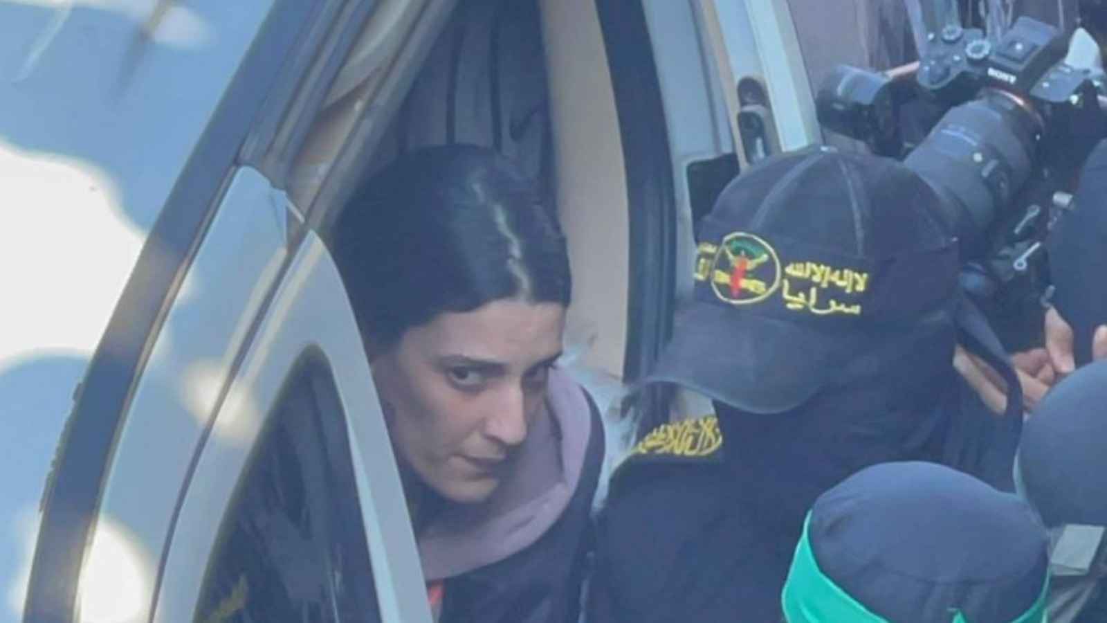 بعد أغام بيرغر.. لحظة تسليم الرهينة الإسرائيلية أربيل يهود (فيديو)