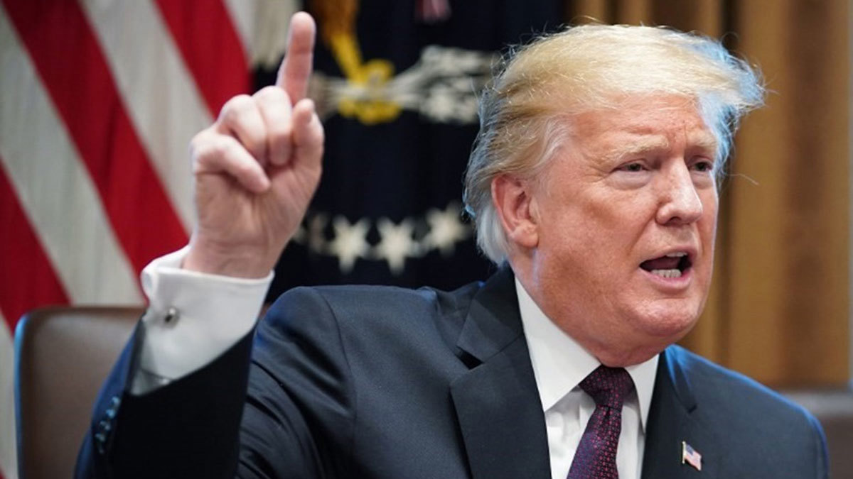 ترامب يهاجم "بتكوين" و"ليبرا" ويطالب بالخضوع للقواعد المصرفية