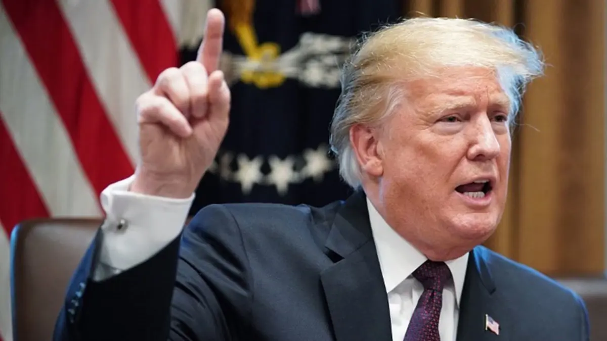 ترامب يهاجم "بتكوين" و"ليبرا" ويطالب بالخضوع للقواعد المصرفية