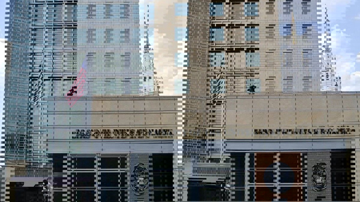 الولايات المتحدة تنوي إغلاق قنصليتيها في روسيا