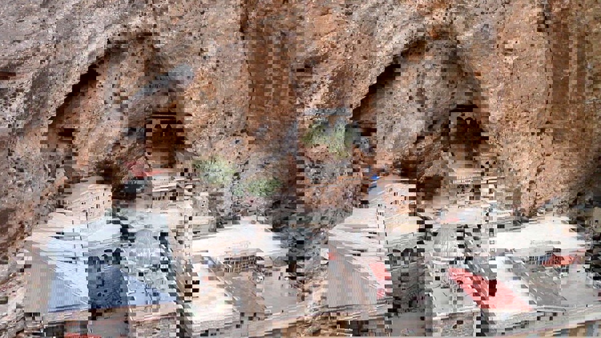 باحث سعودي يقرر العيش في دير مسيحي بسوريا لتعلم لغة المسيح الآرامية