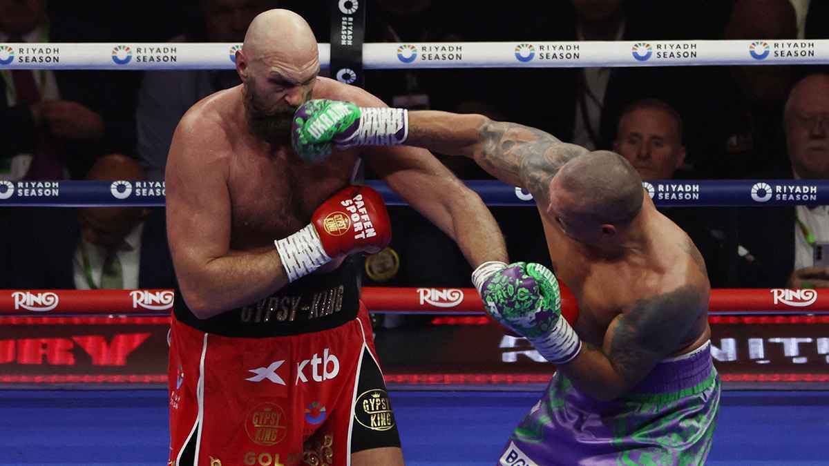 ملخص النزال.. تايسون فيوري يتلقى لكمة مرعبة من أوسيك (فيديو)